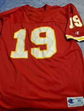 NFL Vintage 90's Champion Kansas City Chiefs Joe Montana Jersey....🏈